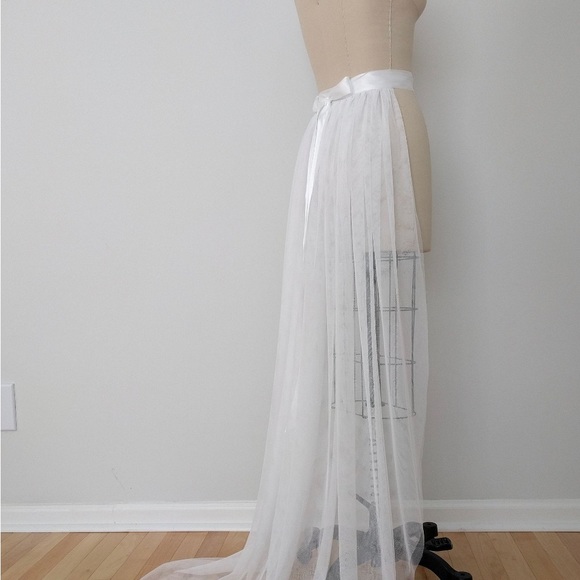 IVORY- Detachable Wedding Train with Satin Bow 50” Long, 33” waist - Picture 2 of 5